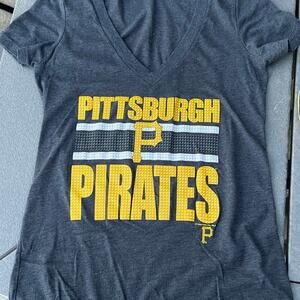 Genuine Merchandise women’s size M Pittsburg Pirates V neck, t shirt